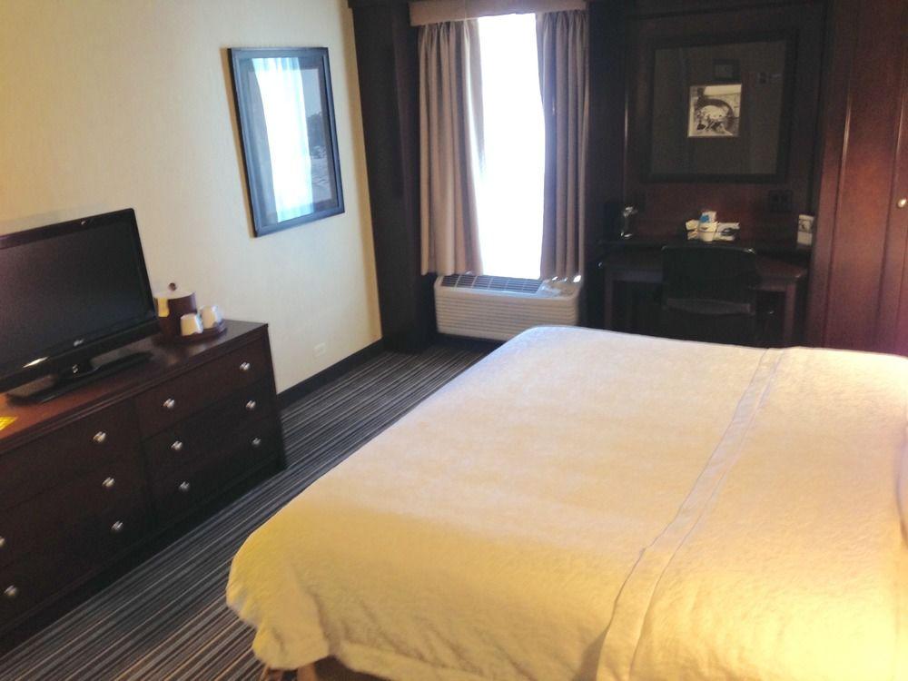 Hampton Inn & Suites Lincolnshire Extérieur photo