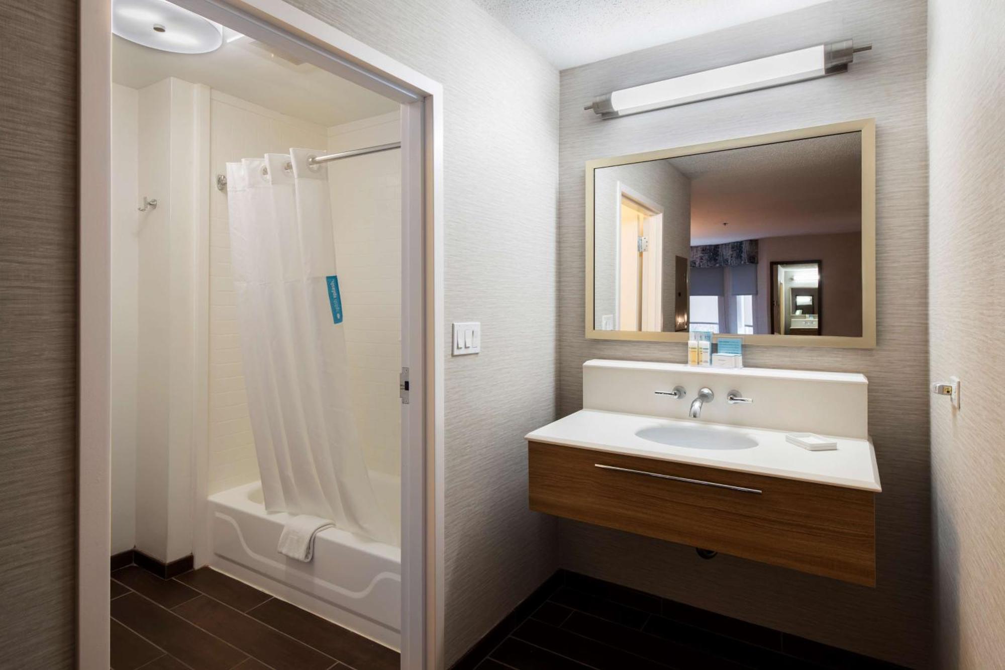 Hampton Inn & Suites Lincolnshire Extérieur photo